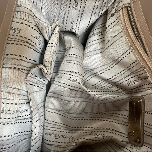 SALVATORE FERRAGAMO Gancini shoulder bag leather pink beige series silver (J) - Picture 7 of 9